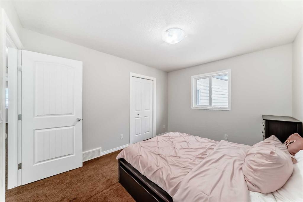 795 New Brighton Drive Se, Calgary, AB - Indoor Photo Showing Bedroom