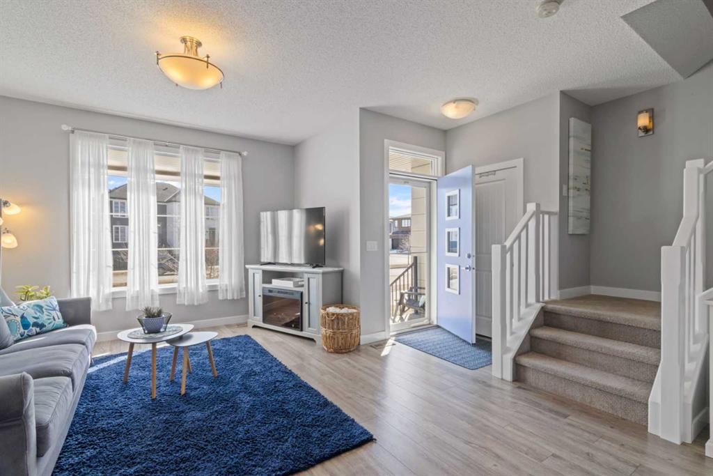 53 Walcrest Gate Se, Calgary, AB