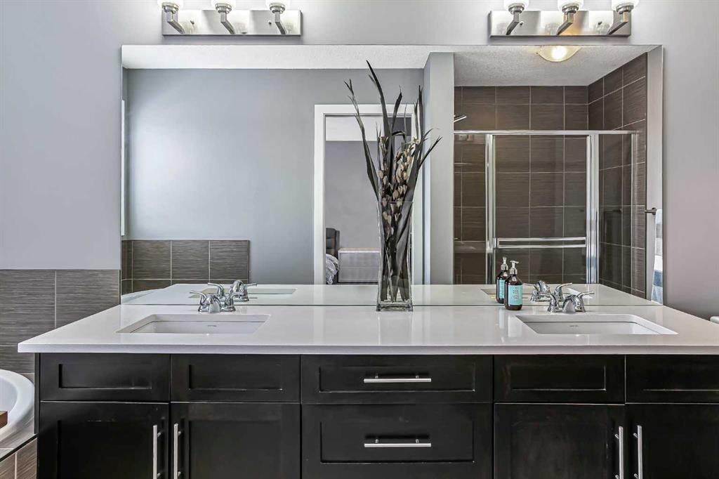 23 Marquis Link Se, Calgary, AB - Indoor Photo Showing Bathroom