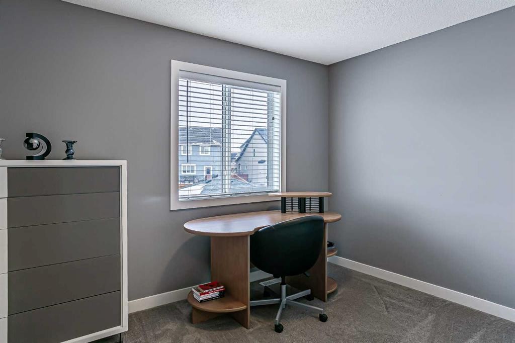 23 Marquis Link Se, Calgary, AB - Indoor Photo Showing Other Room