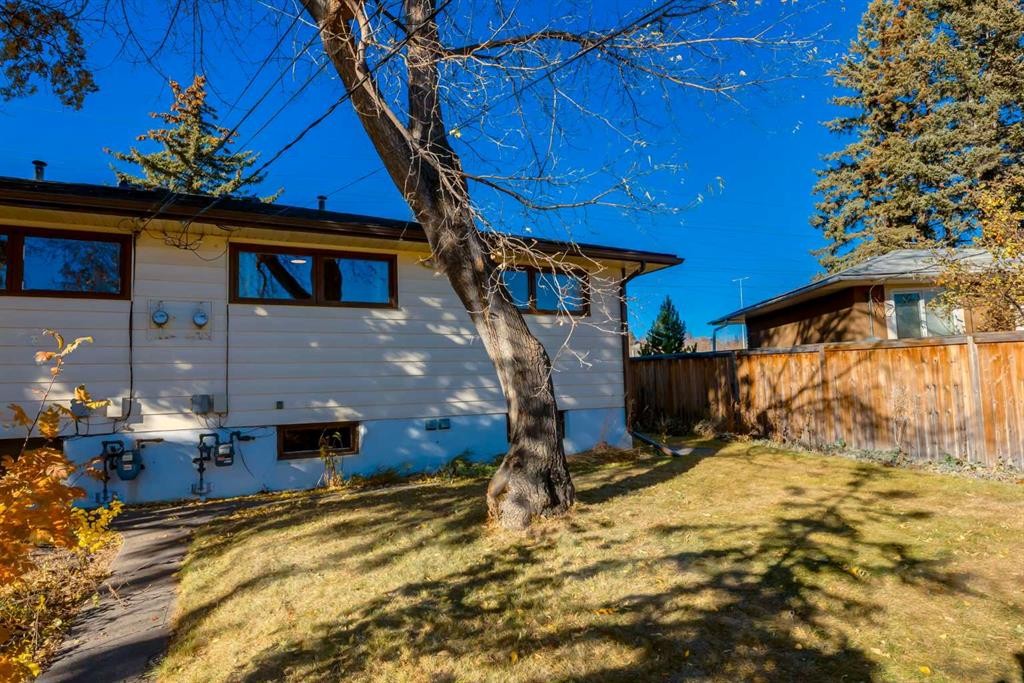 126 Winston Drive Sw, Calgary, AB - Outdoor