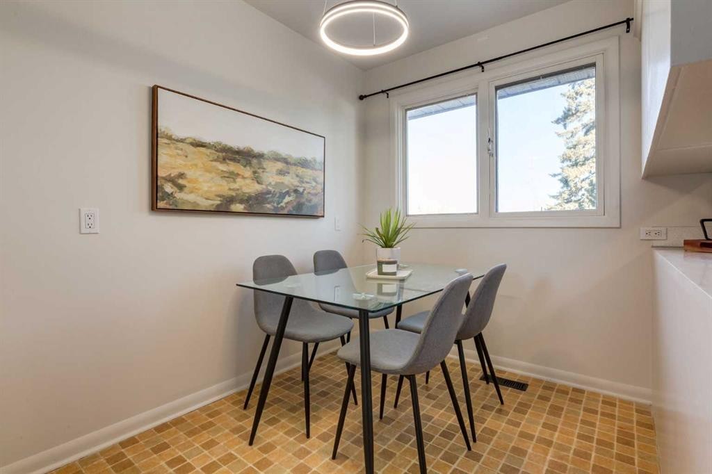 126 Winston Drive Sw, Calgary, AB - Indoor Photo Showing Dining Room