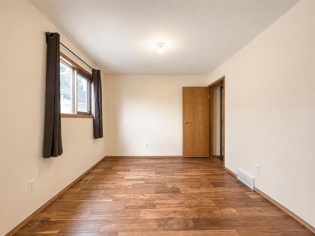59 Edgebrook Circle Nw, Calgary, AB - Indoor Photo Showing Other Room