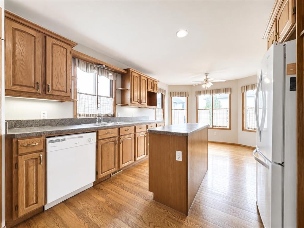 59 Edgebrook Circle Nw, Calgary, AB - Indoor Photo Showing Kitchen