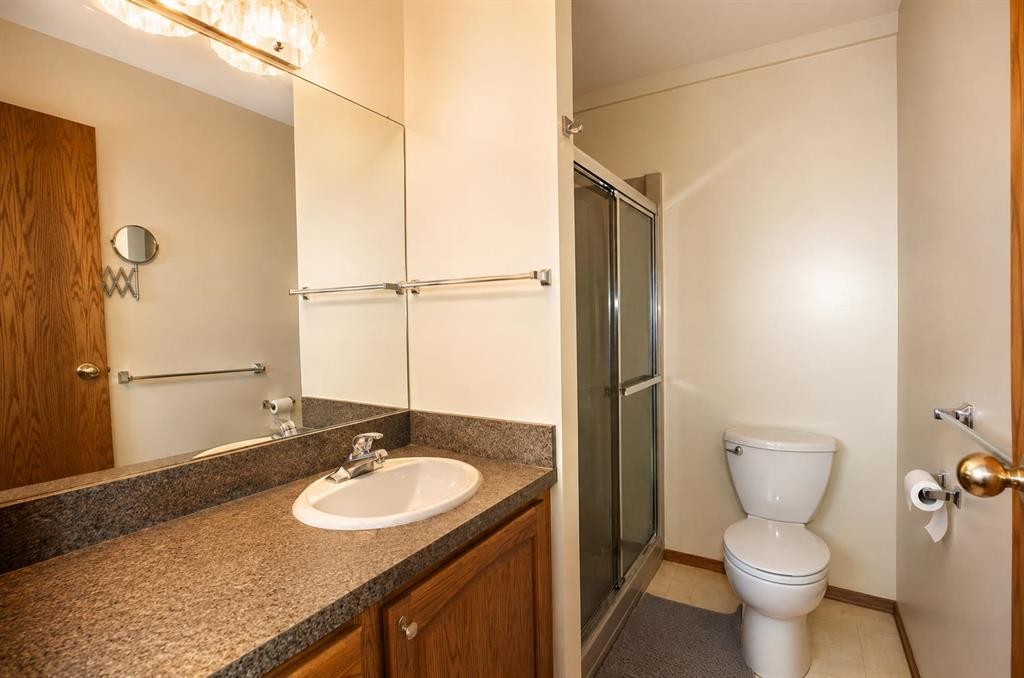 59 Edgebrook Circle Nw, Calgary, AB - Indoor Photo Showing Bathroom
