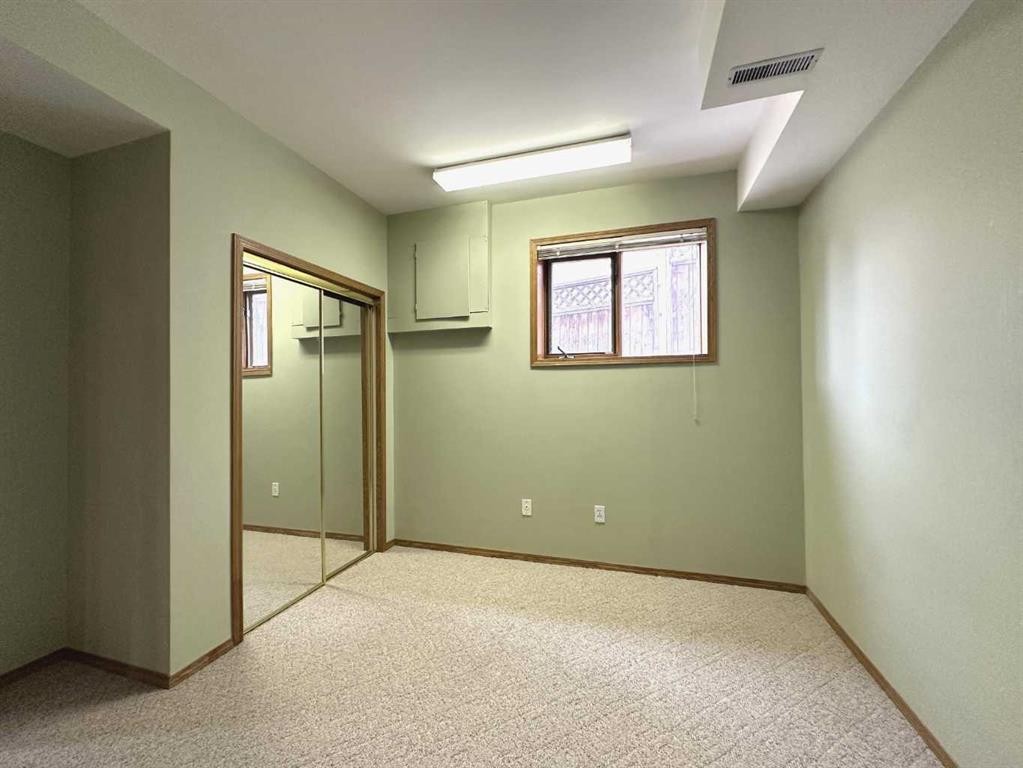 59 Edgebrook Circle Nw, Calgary, AB - Indoor Photo Showing Other Room