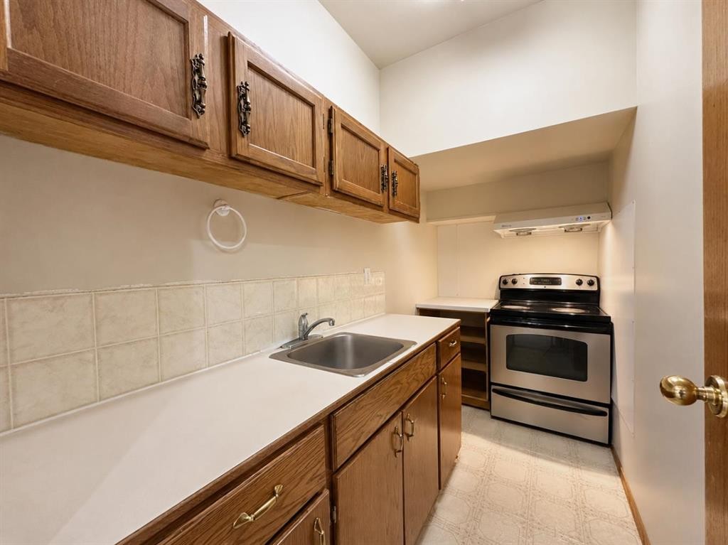 59 Edgebrook Circle Nw, Calgary, AB - Indoor Photo Showing Kitchen