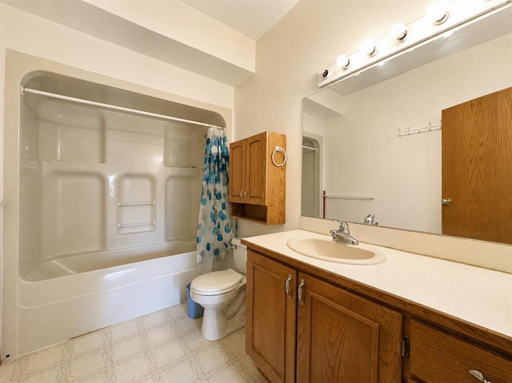 59 Edgebrook Circle Nw, Calgary, AB - Indoor Photo Showing Bathroom