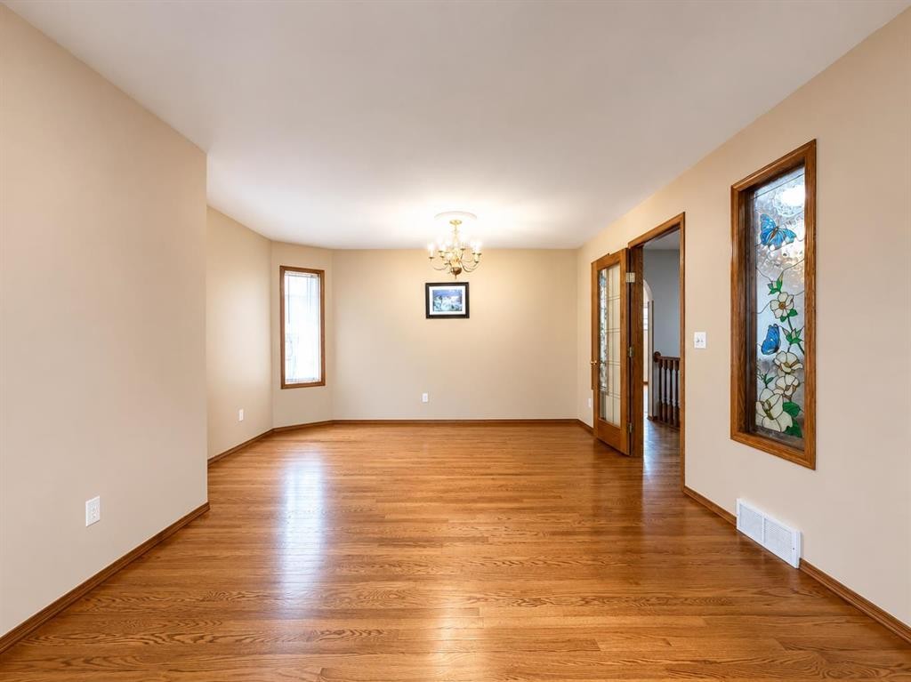 59 Edgebrook Circle Nw, Calgary, AB - Indoor Photo Showing Other Room