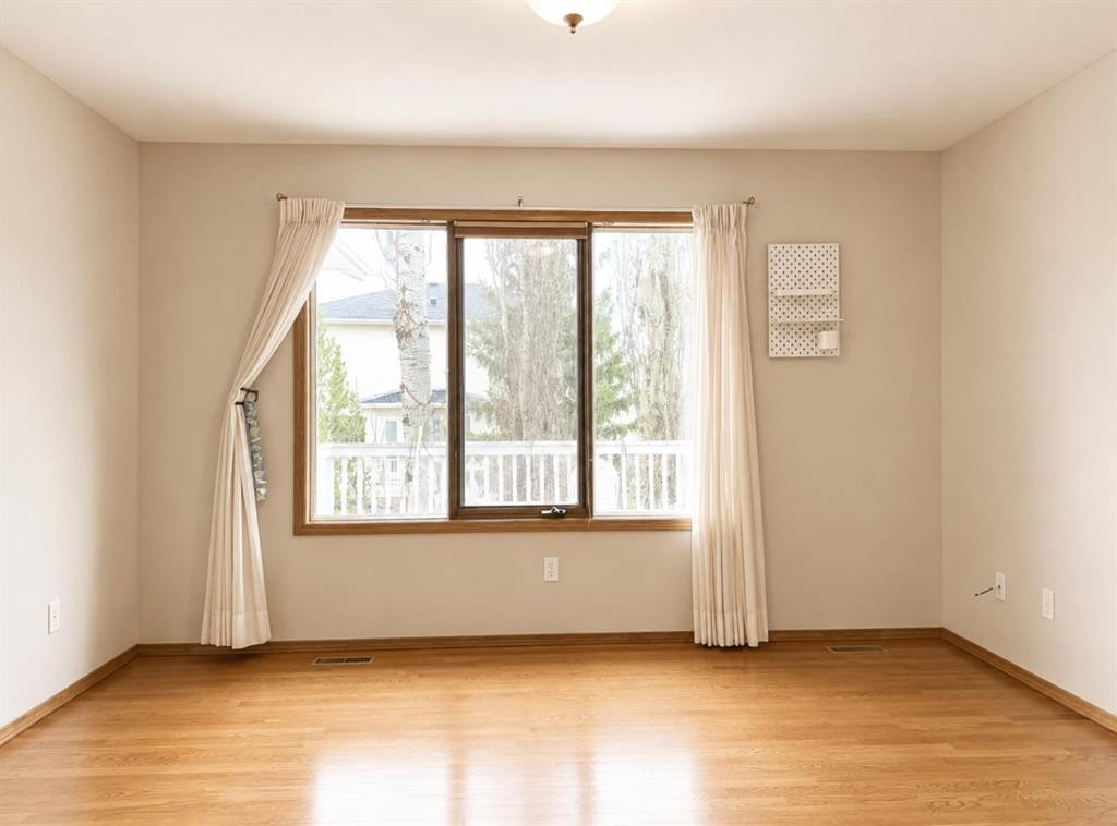 59 Edgebrook Circle Nw, Calgary, AB - Indoor Photo Showing Other Room