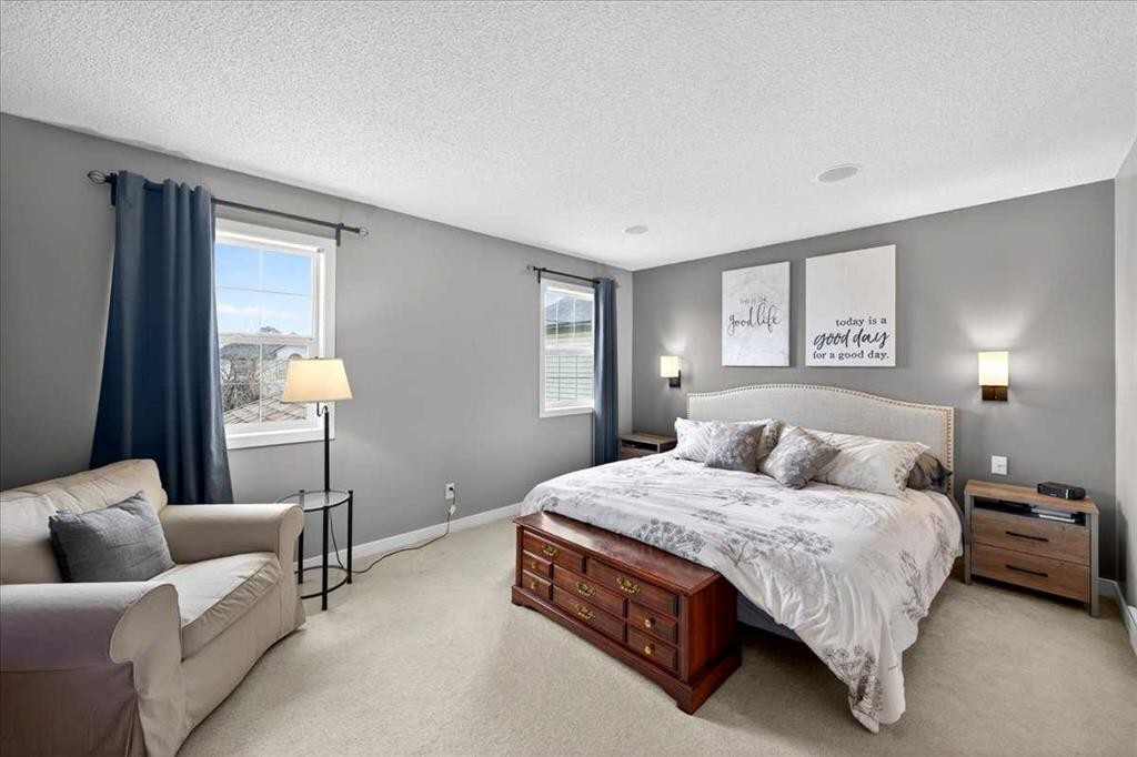 127 Hidden Ranch Terrace Nw, Calgary, AB - Indoor Photo Showing Bedroom