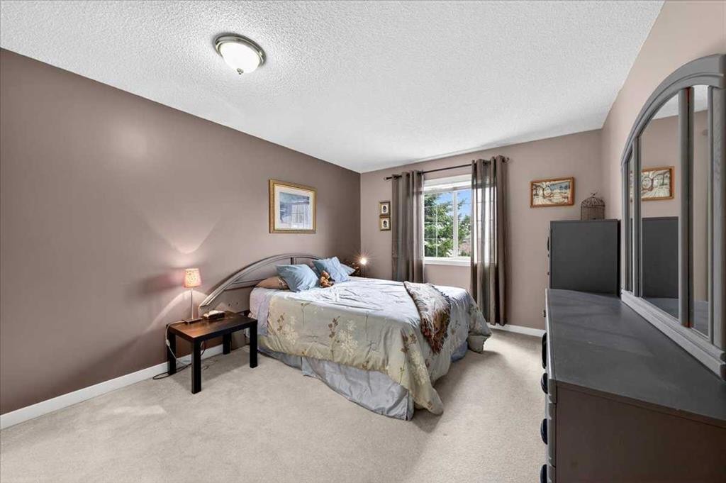 127 Hidden Ranch Terrace Nw, Calgary, AB - Indoor Photo Showing Bedroom