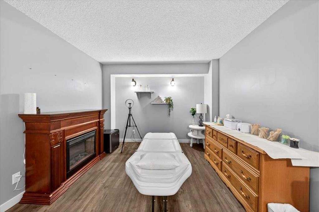 127 Hidden Ranch Terrace Nw, Calgary, AB - Indoor Photo Showing Living Room With Fireplace