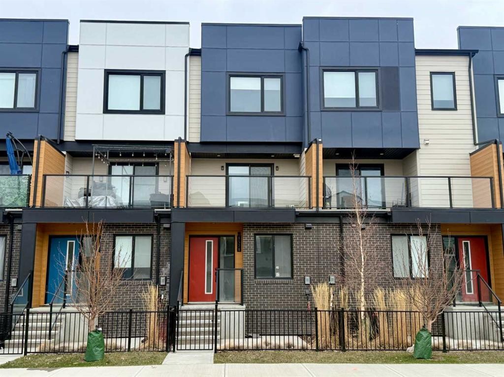 8528 21 Avenue Se, Calgary, AB - Outdoor With Balcony With Facade