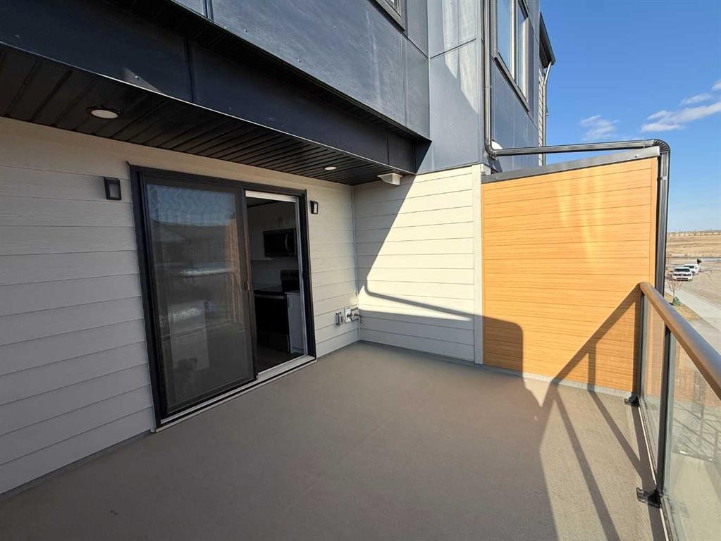8528 21 Avenue Se, Calgary, AB - Outdoor With Balcony With Exterior