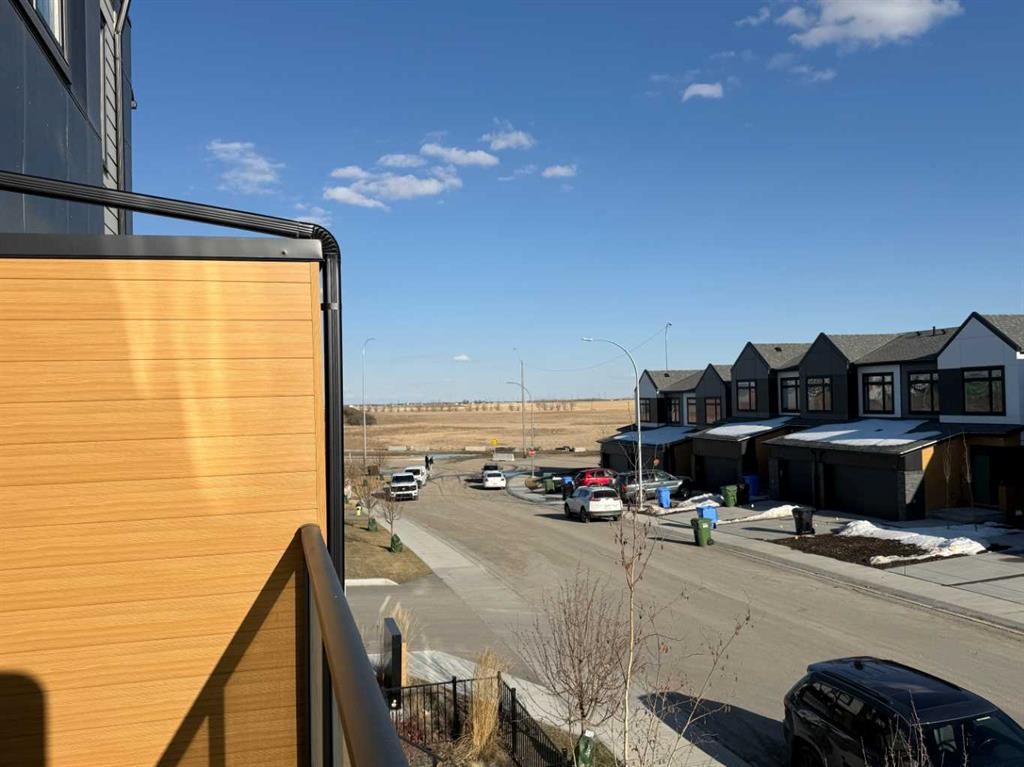 8528 21 Avenue Se, Calgary, AB - Outdoor