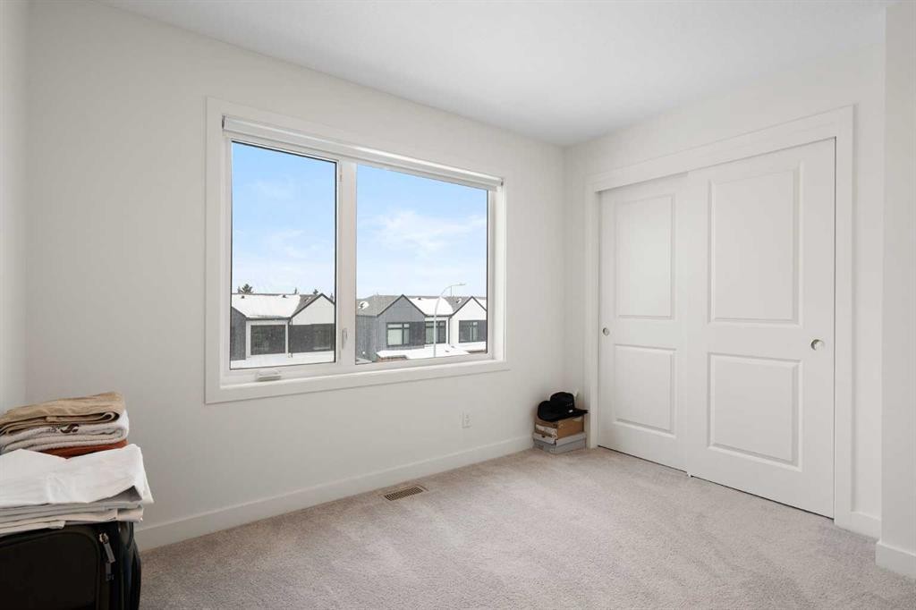 8528 21 Avenue Se, Calgary, AB - Indoor