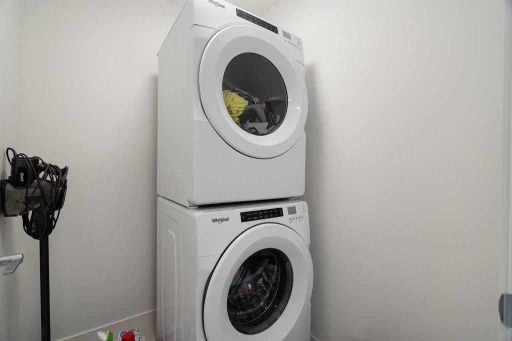 8528 21 Avenue Se, Calgary, AB - Indoor Photo Showing Laundry Room