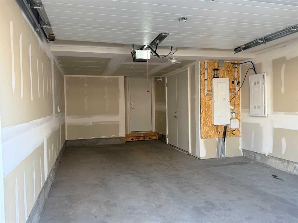 8528 21 Avenue Se, Calgary, AB - Indoor Photo Showing Garage