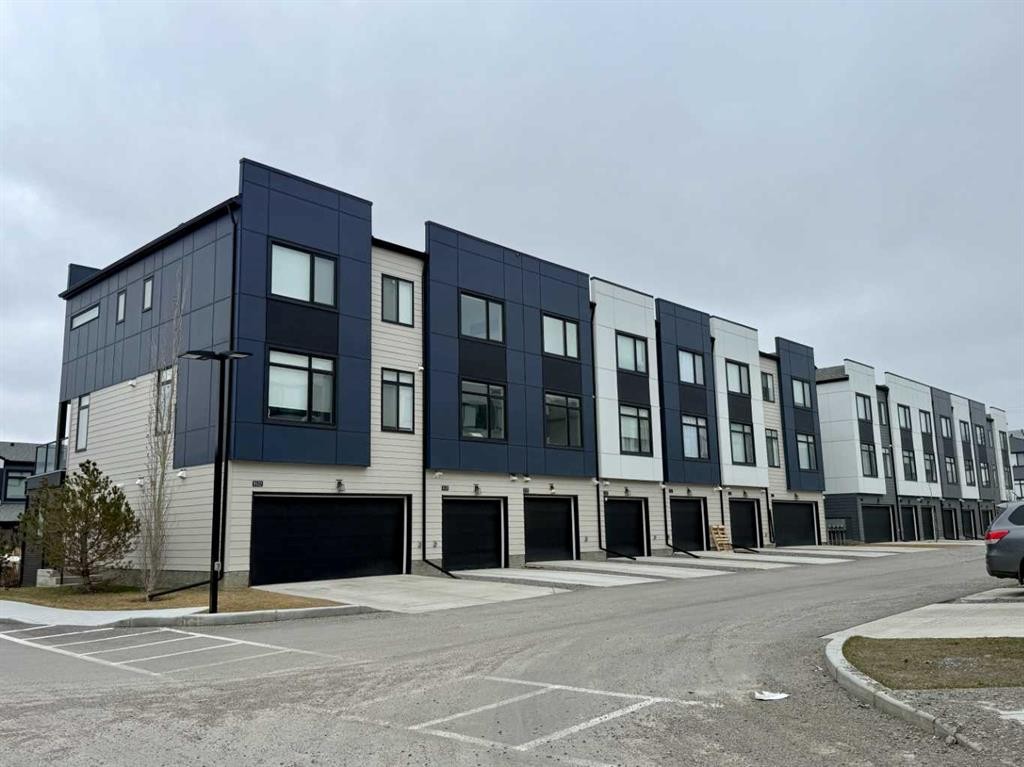 8528 21 Avenue Se, Calgary, AB - Outdoor