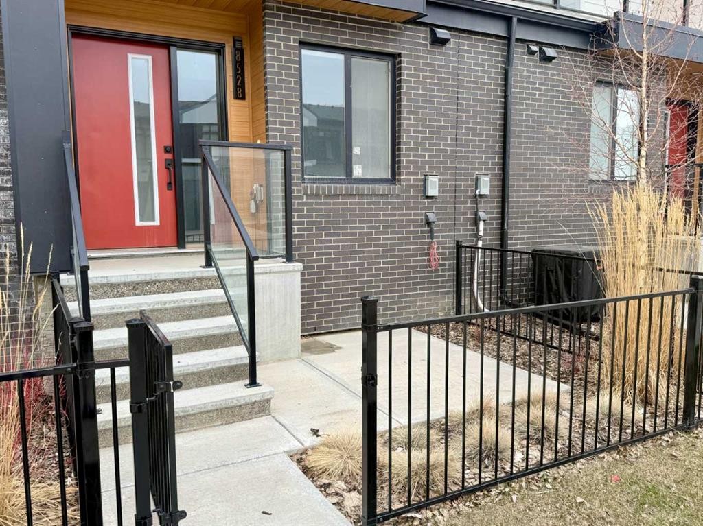 8528 21 Avenue Se, Calgary, AB - Outdoor With Exterior