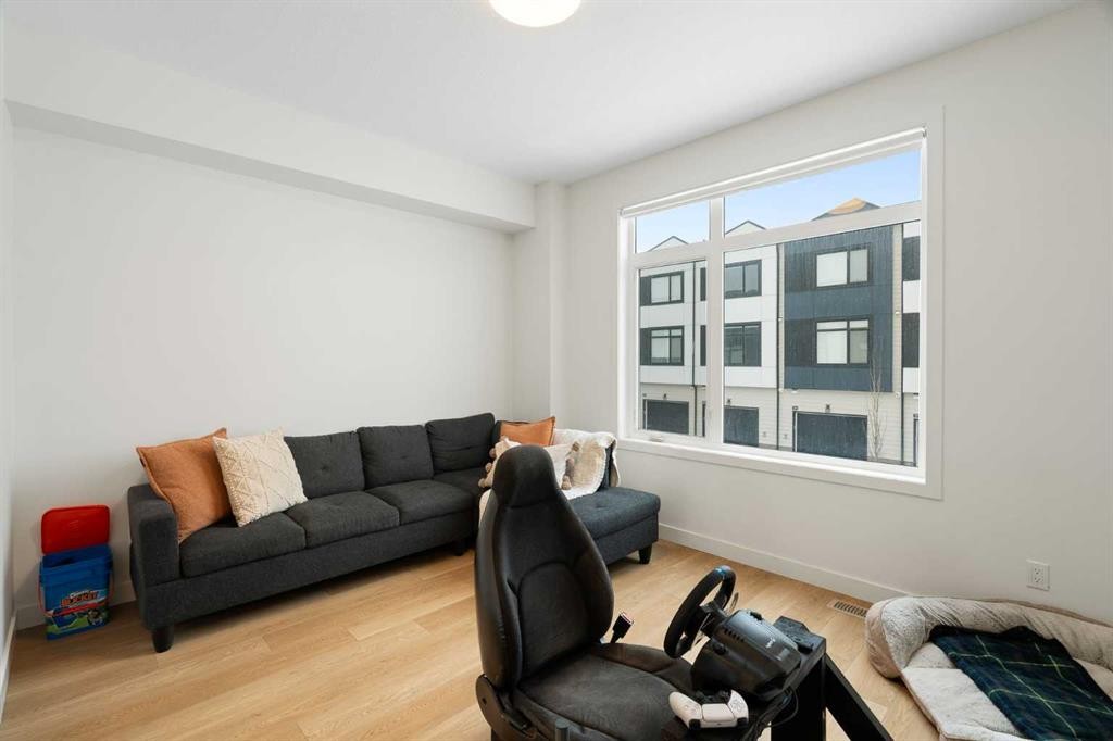 8528 21 Avenue Se, Calgary, AB - Indoor