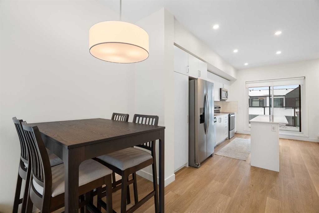 8528 21 Avenue Se, Calgary, AB - Indoor Photo Showing Dining Room