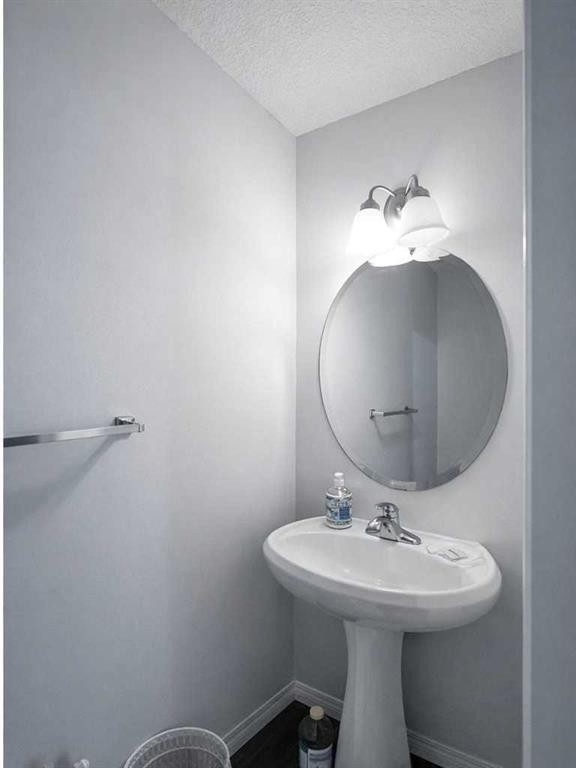 125 Silverado Range Cove Sw, Calgary, AB - Indoor Photo Showing Bathroom