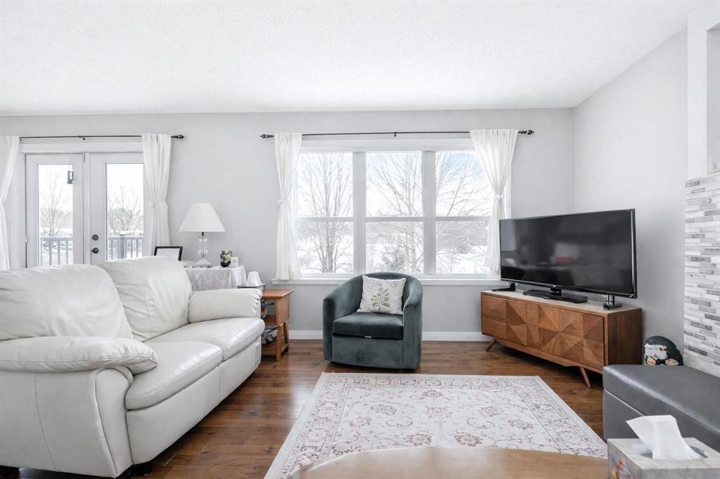 125 Silverado Range Cove Sw, Calgary, AB - Indoor Photo Showing Living Room