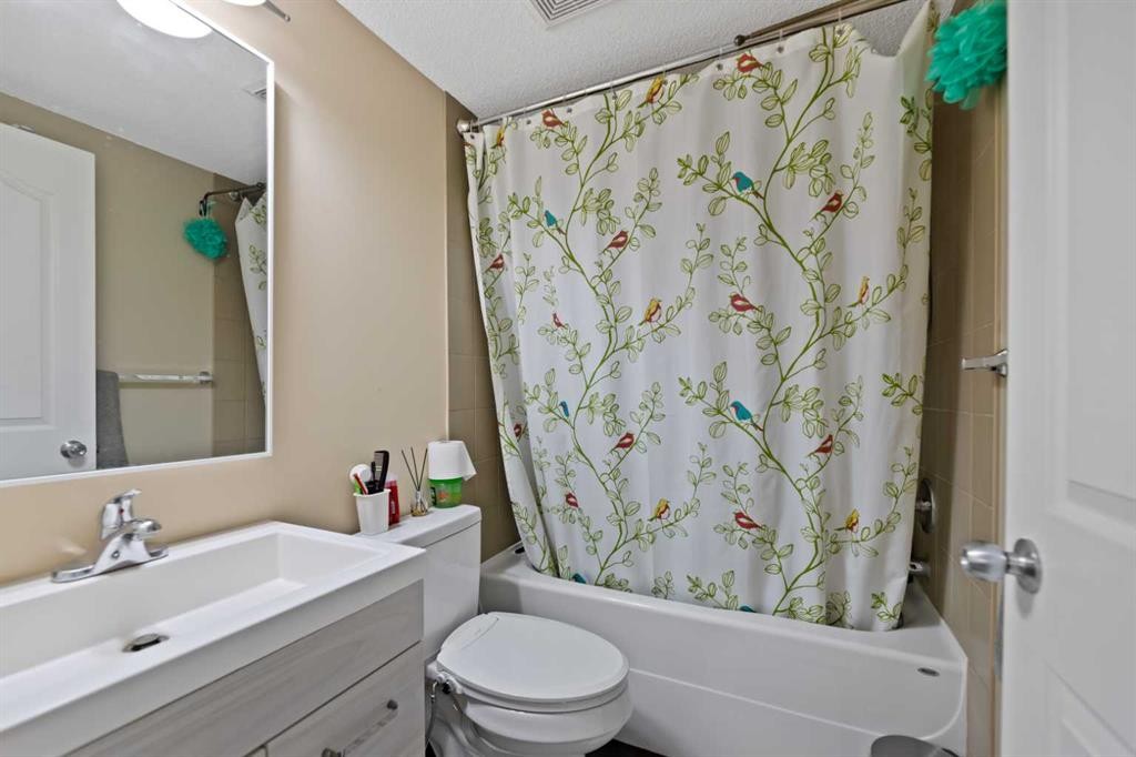 404-355 Taralake Way Ne, Calgary, AB - Indoor Photo Showing Bathroom