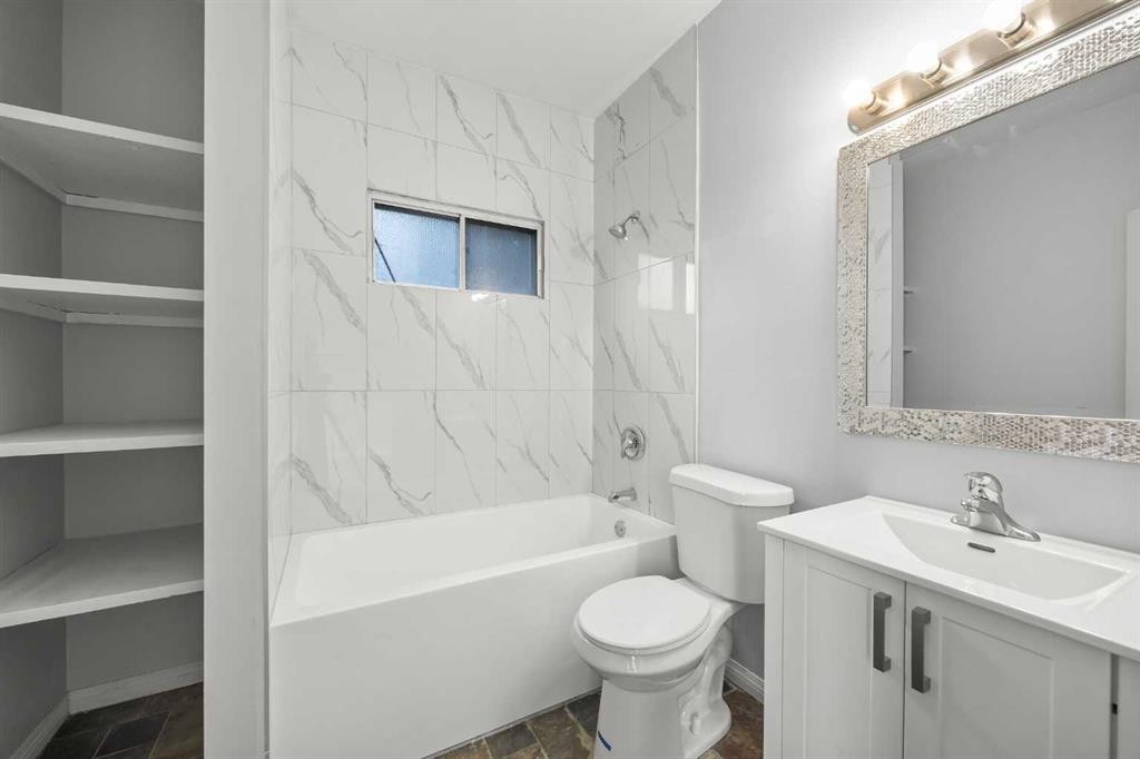 528 21 Avenue Sw, Calgary, AB - Indoor Photo Showing Bathroom