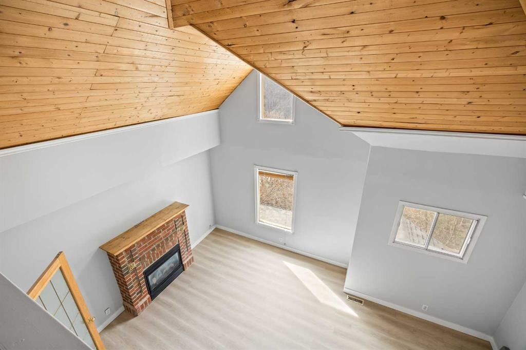 528 21 Avenue Sw, Calgary, AB - Indoor Photo Showing Other Room With Fireplace