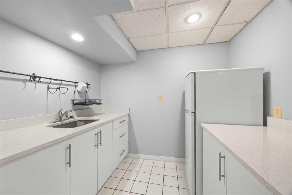 528 21 Avenue Sw, Calgary, AB - Indoor