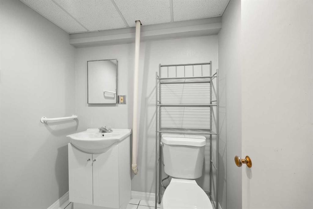 528 21 Avenue Sw, Calgary, AB - Indoor Photo Showing Bathroom