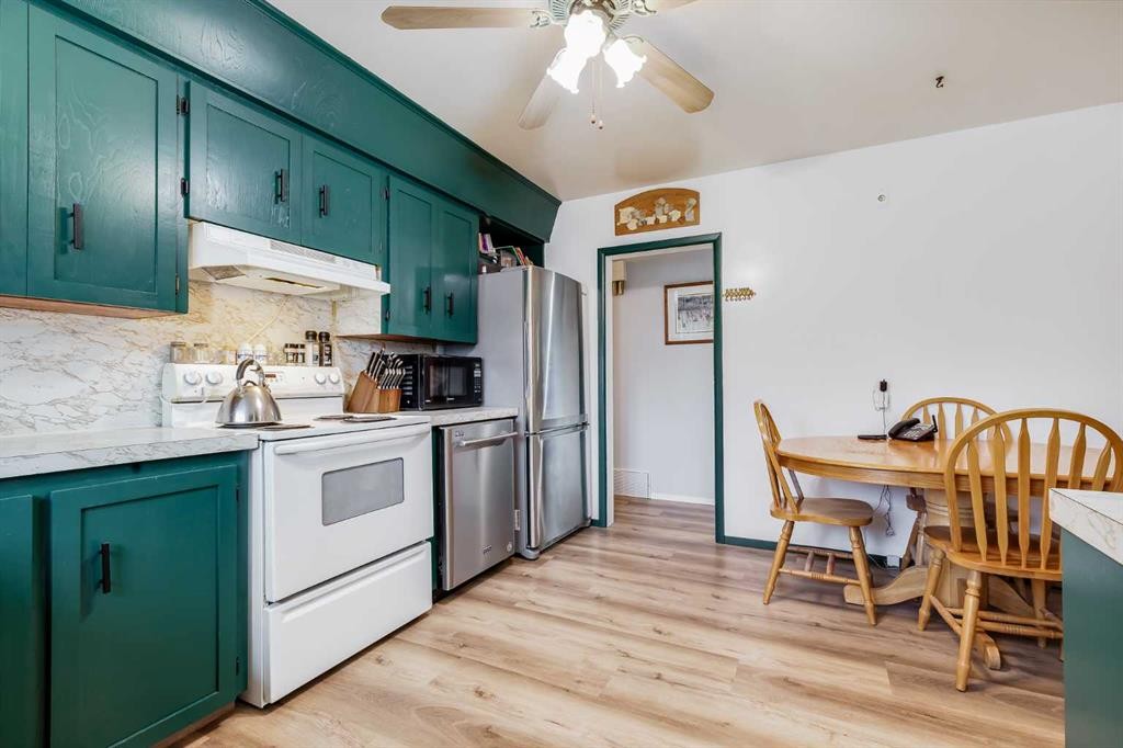 2021 38 Street Se, Calgary, AB - Indoor Photo Showing Kitchen