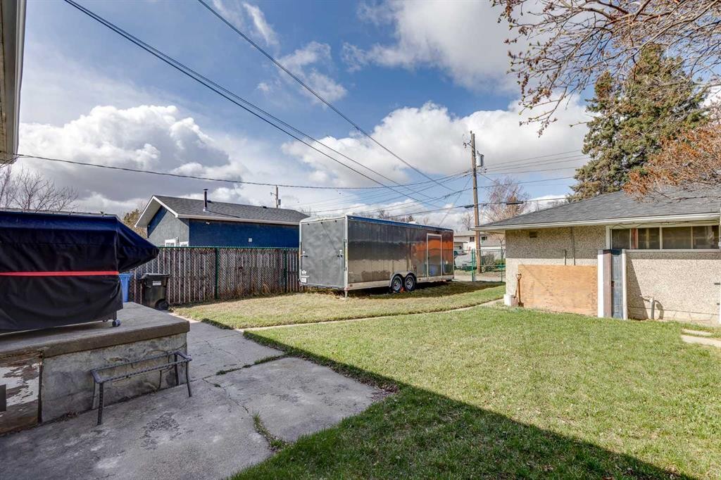 2021 38 Street Se, Calgary, AB - Outdoor