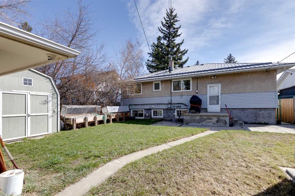 2021 38 Street Se, Calgary, AB - Outdoor