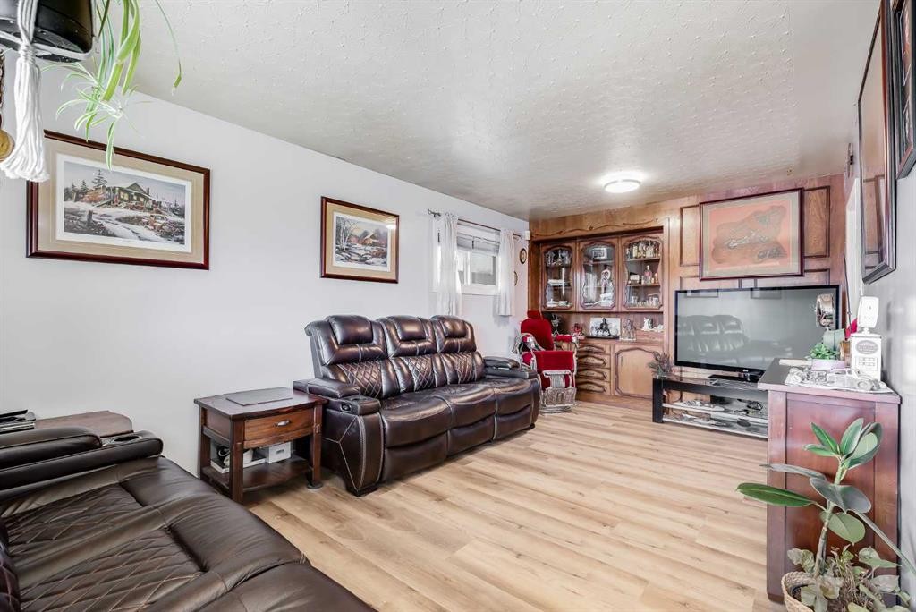 2021 38 Street Se, Calgary, AB - Indoor
