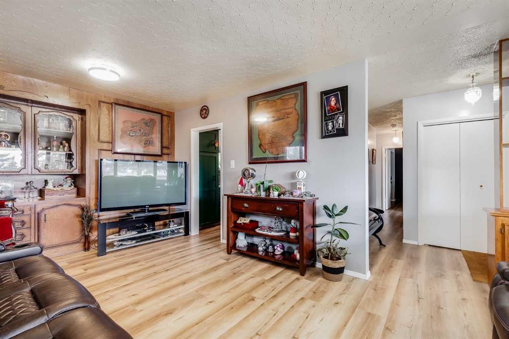 2021 38 Street Se, Calgary, AB - Indoor