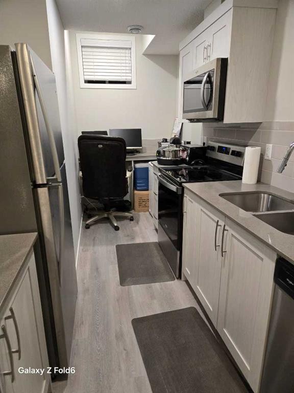 281 Creekside Boulevard Sw, Calgary, AB - Indoor Photo Showing Kitchen With Double Sink
