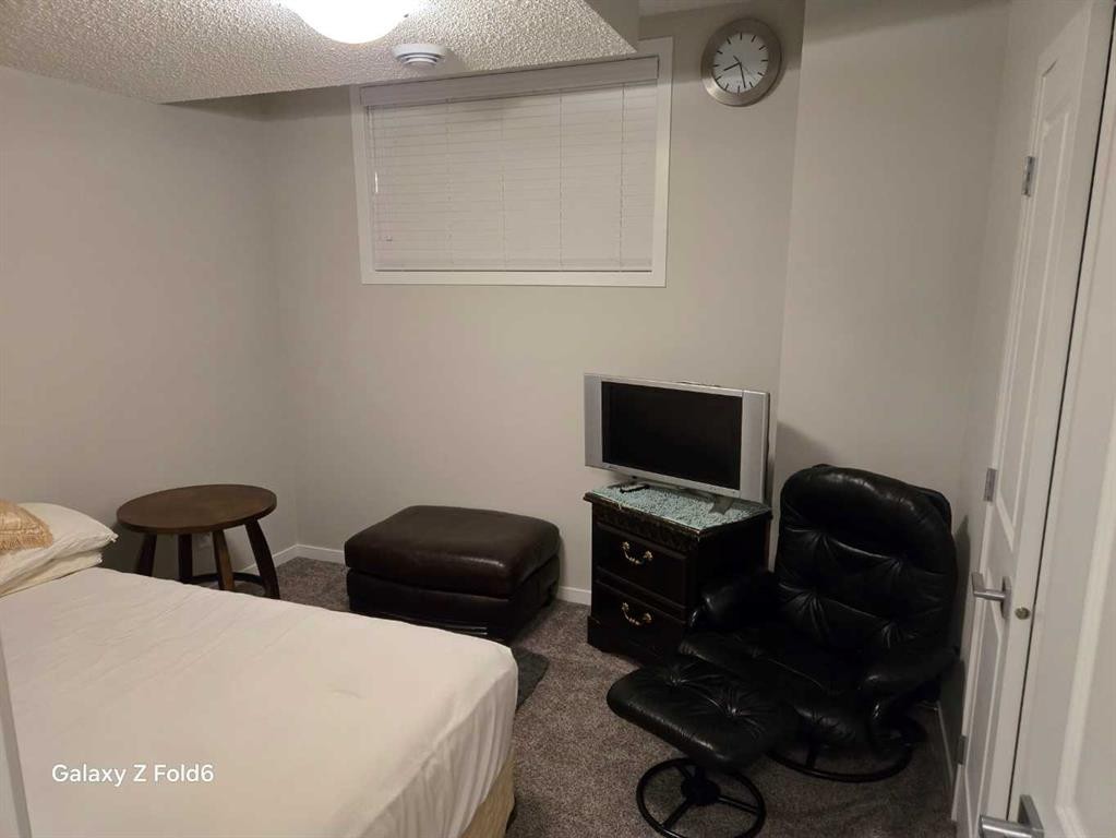 281 Creekside Boulevard Sw, Calgary, AB - Indoor Photo Showing Bedroom
