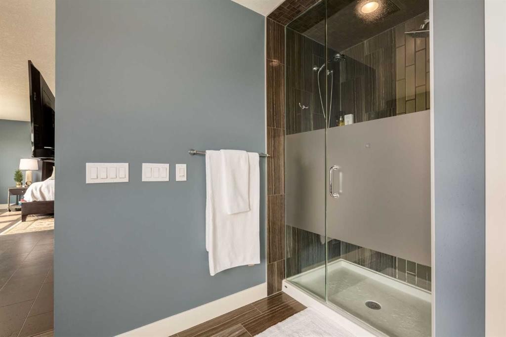 308 Rainbow Falls Way, Chestermere, AB - Indoor Photo Showing Bathroom