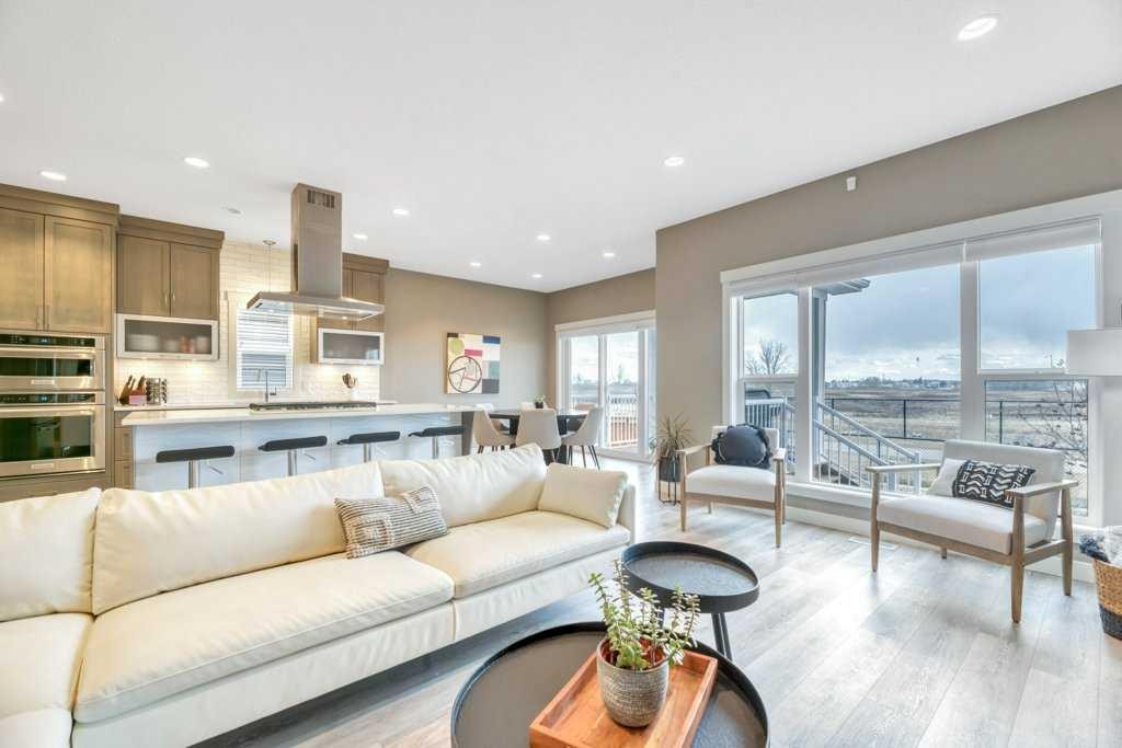 261 Wildrose Drive, Strathmore, AB - Indoor Photo Showing Living Room