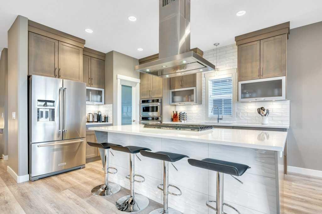 261 Wildrose Drive, Strathmore, AB - Indoor Photo Showing Kitchen With Upgraded Kitchen