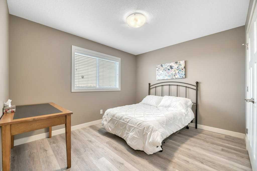 261 Wildrose Drive, Strathmore, AB - Indoor Photo Showing Bedroom