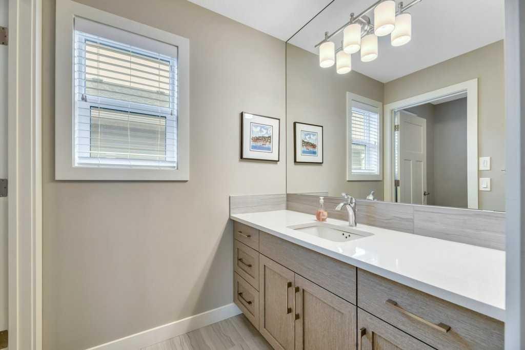 261 Wildrose Drive, Strathmore, AB - Indoor Photo Showing Bathroom