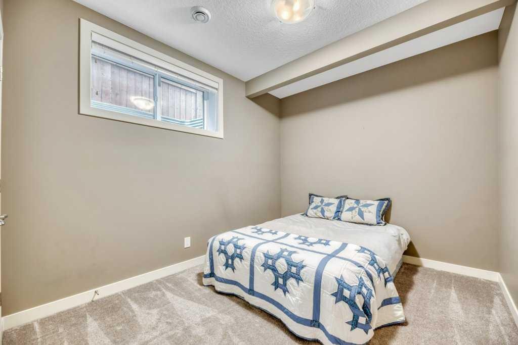 261 Wildrose Drive, Strathmore, AB - Indoor Photo Showing Bedroom