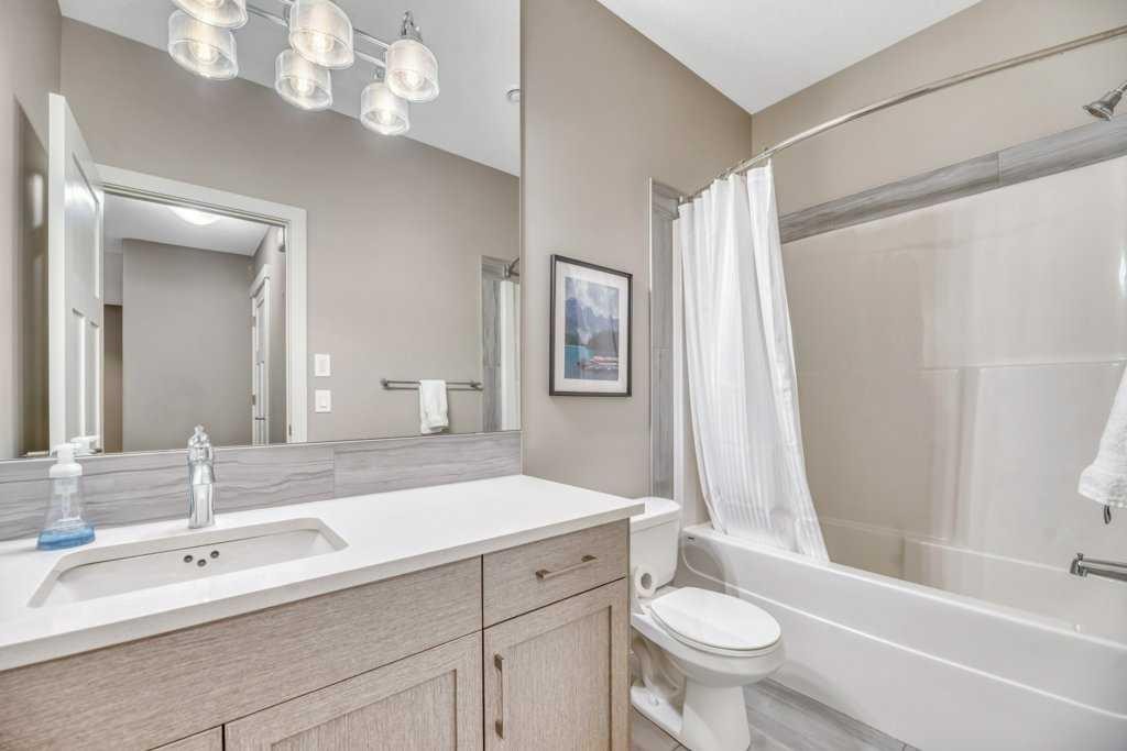 261 Wildrose Drive, Strathmore, AB - Indoor Photo Showing Bathroom
