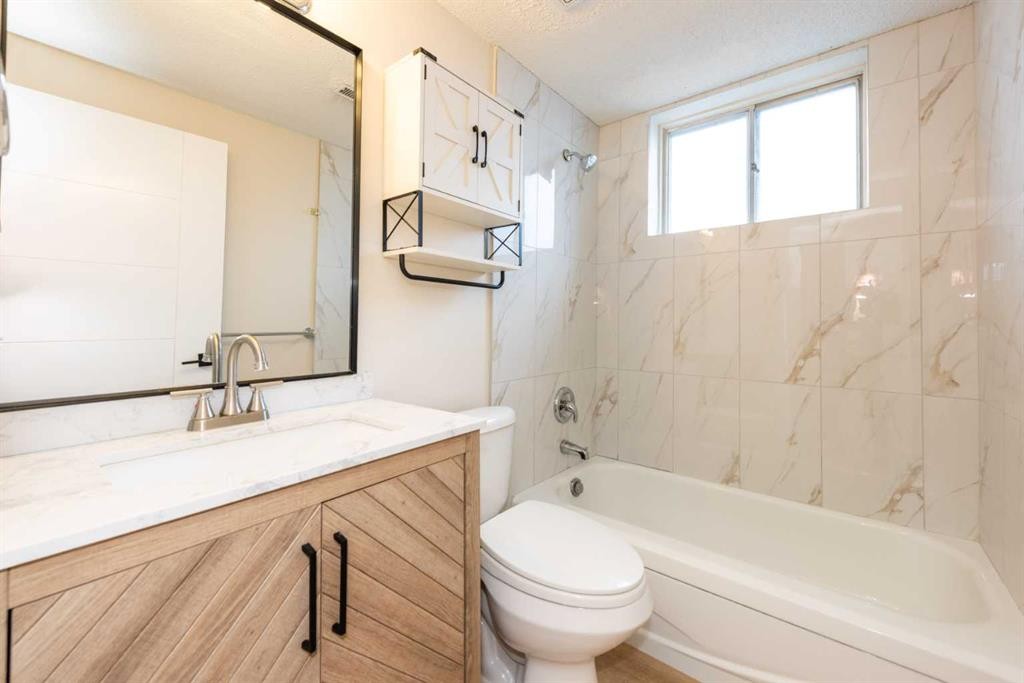 46 Marbrooke Circle Ne, Calgary, AB - Indoor Photo Showing Bathroom