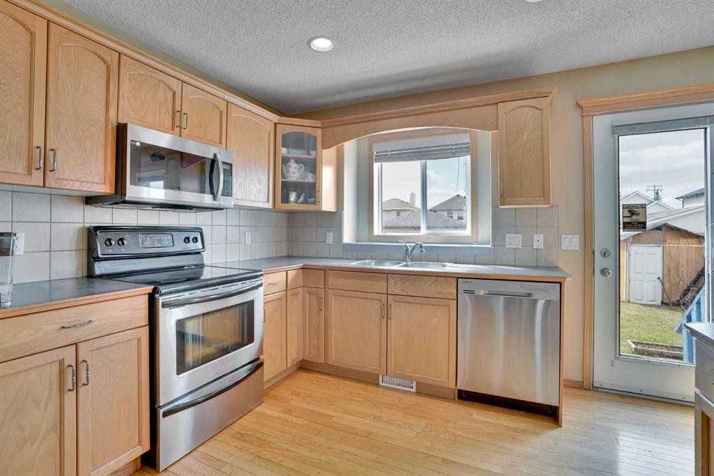 75 Taralea Crescent Ne, Calgary, AB - Indoor Photo Showing Kitchen With Double Sink